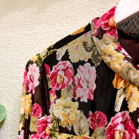Love Story Floral Mesh Blouse - Picture 4 of 5